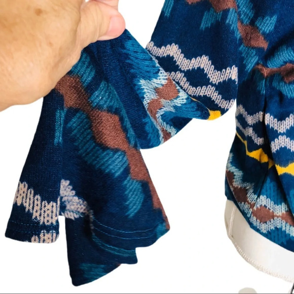Hopely top Aztec design.Multi colors.Bell sleeves - Picture 3 of 7